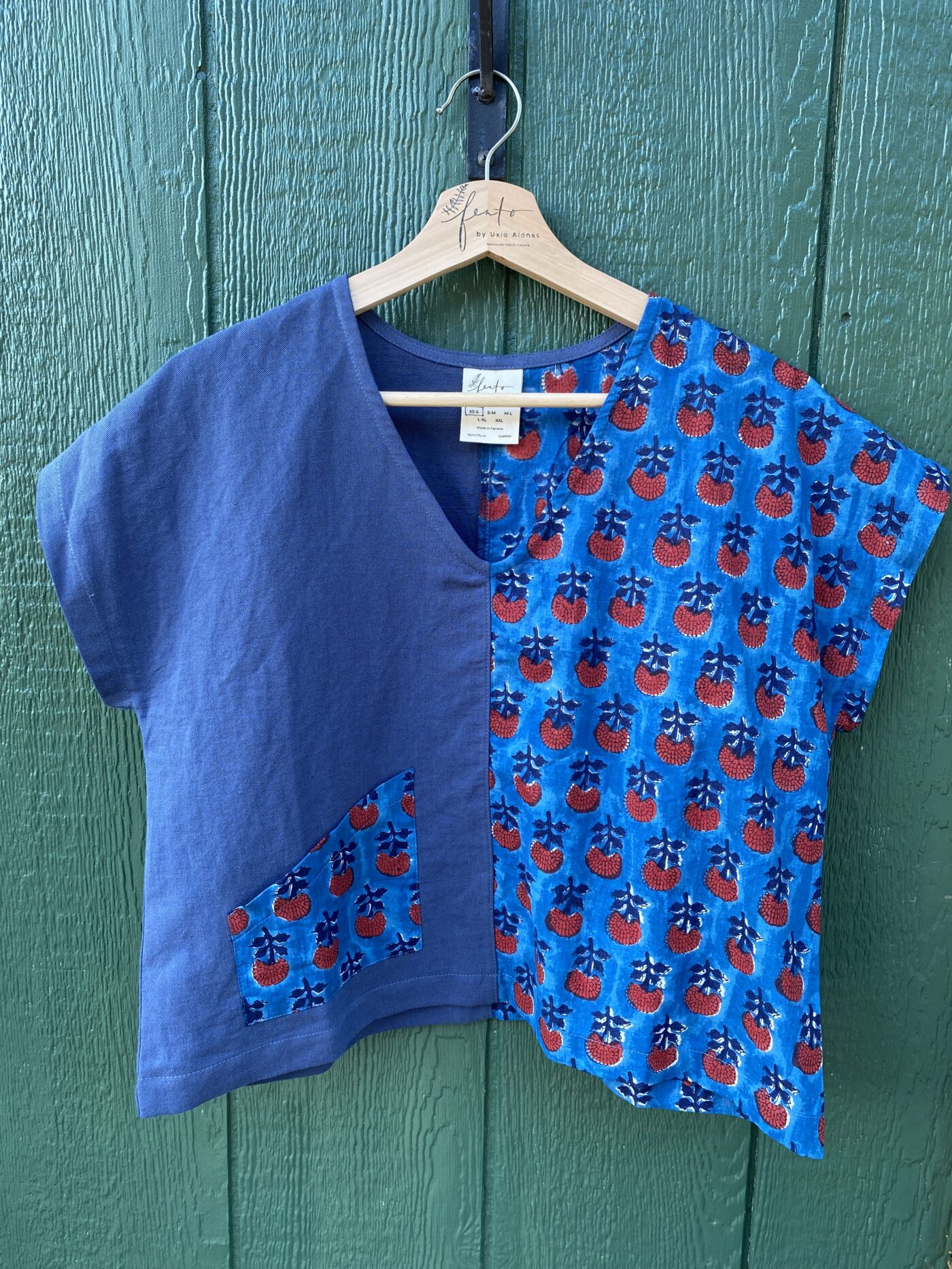 Meiga Top Denim/blue with red flowers