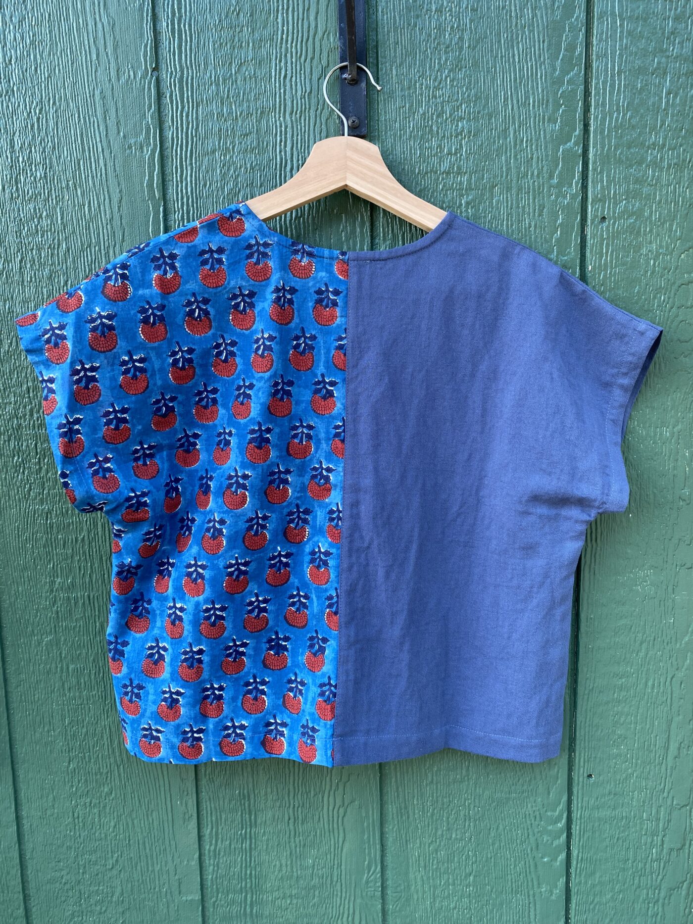 Meiga Top Denim/blue with red flowers - Image 6