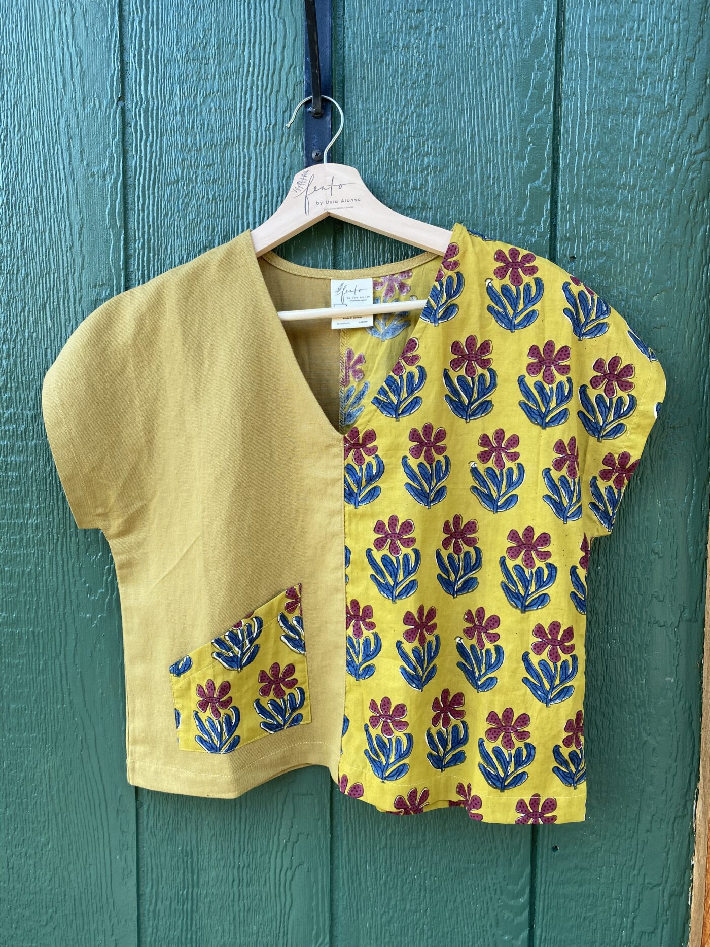 Meiga Top Pistacchio/mustard with blue & maroon flowers