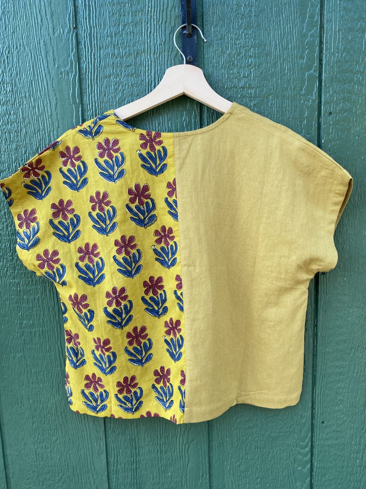Meiga Top Pistacchio/mustard with blue & maroon flowers - Image 5