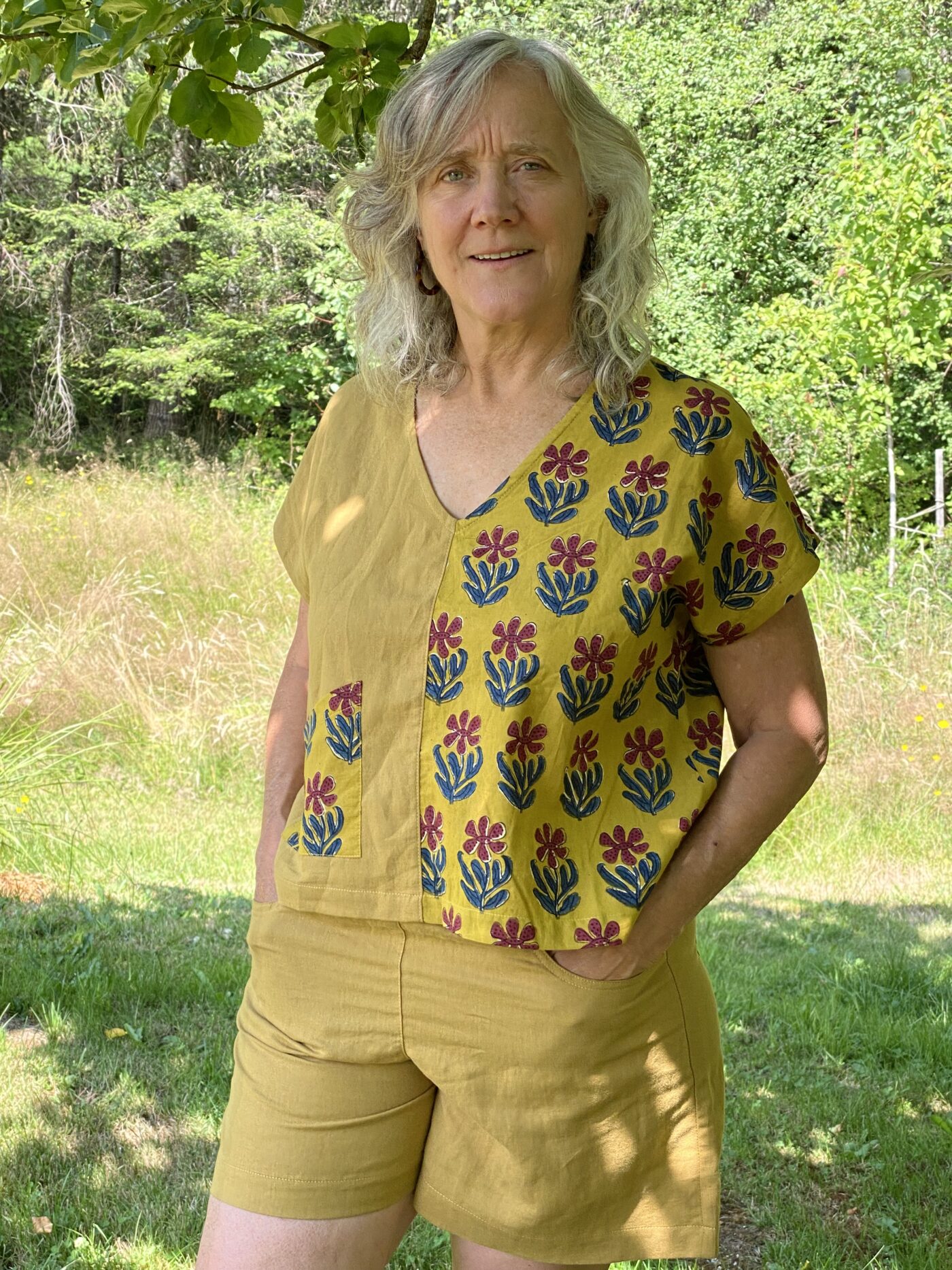 Meiga Top Pistacchio/mustard with blue & maroon flowers - Image 9